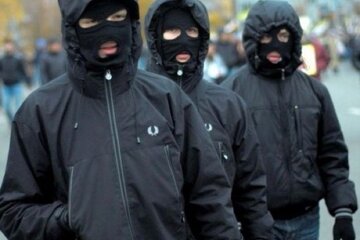 Вандали залишили заборонені написи в одеському парку: подробиці і фото