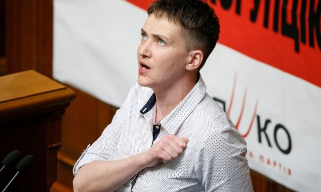 Ukrainian pilot and MP Savchenko sings the national anthem as she attends her first session in the p