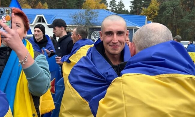 Вдома ті, хто пройшов пекло Оленівки та роки полону, — Буданов