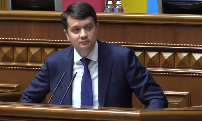 Кремль потребовал у Украины изменить Конституцию, Разумков ответил: "Мы сами..."