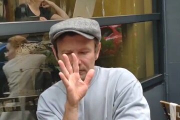 Вакарчук без маски бросился в бега после вопроса о депутатском прошлом: видео конфуза