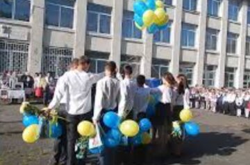 1 сентября без цветов в Одессе: не все родители счастливы от инициативы, что говорят