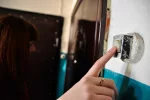 звонок, дверь