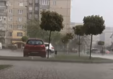 Стихія накриє Україну, погода буде зовсім не літньою: коли чекати похолодання