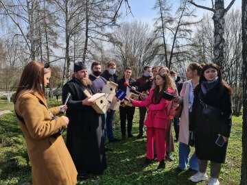 УПЦ к празднику Благовещения разместила скворечники в столичных парках