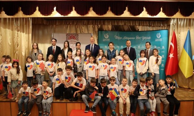 празднование Дня национального суверенитета Турции