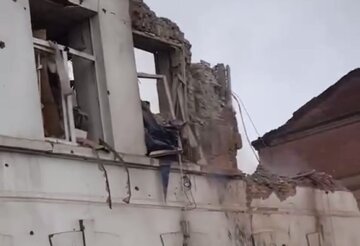 "Там завалило!": людей рятують з-під завалів після страшної атаки на центр міста