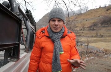 Путешествия сказались на жизни Комарова из "Мир наизнанку", ведущий просит о помощи: "О Боже, это реально..."