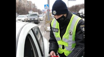В Одессе копы с мешками срочно решили проверить водителей перед праздниками: что происходит