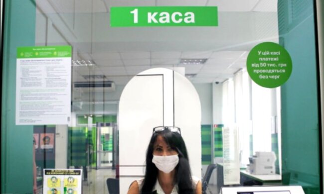 В "ПриватБанке" сообщили о правилах обмена валют, что изменилось: "Теперь можно..."