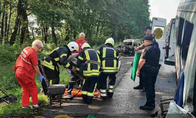 Автобус с украинцами попал в масштабную ДТП, кадры: десятки раненых, есть погибший