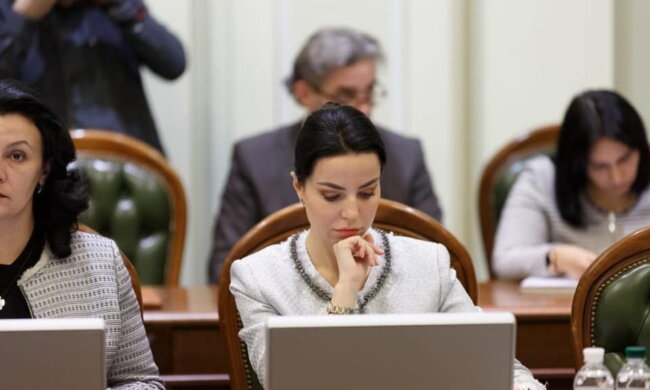 оксана дмитрієва, "слуга народу"
