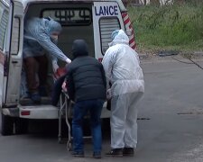 В Киеве больница "не осилила" десяток пациентов с ковидом, забита тревога: "Ждут очереди в скорых"