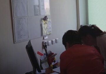 "Без направления не примут": украинку в синяках и гематомах семь часов "мариновали" в больнице