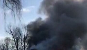Сильна пожежа спалахнула під Києвом, десятки людей евакуйовано: деталі НП