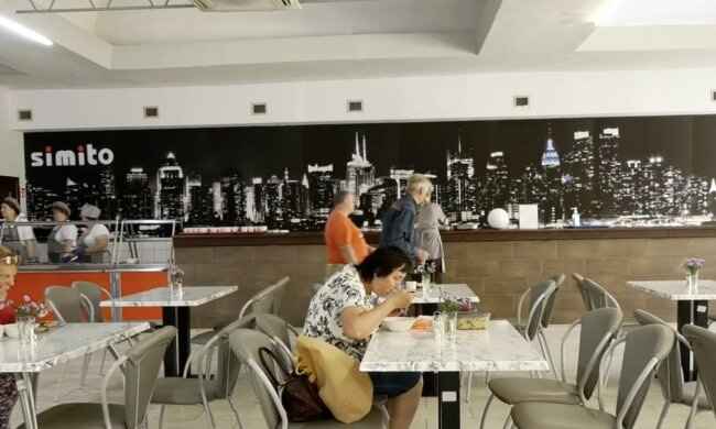 Безкоштовні продукти для ВПО та пенсіонерів у Харкові