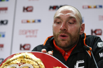 Ф’юрі відмовився від чемпіонських поясів