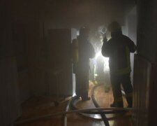 У Києві полум'ям охопило багатоповерхівку, не обійшлося без жертв: деталі з місця трагедії