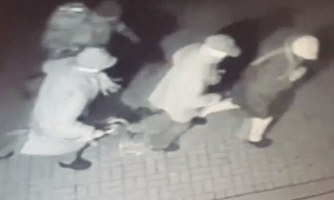 Невдахи: кадри безглуздого пограбування банку в Києві потрапили в мережу