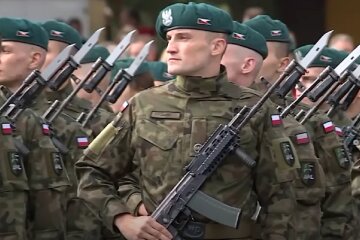 У Польщі починають роздавати повістки: що відбувається і чи торкнеться це українців