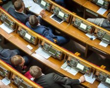 На шею украинцев повесят финансирование нардепов: есть один способ это предотвратить