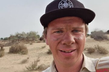 Комаров из "Мир наизнанку" поразил видом с накрашенными глазами: "Мой любимый стиль"