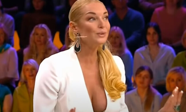 Нетерпеливая Волочкова с расставленными ногами показала лишнее и пообещала видео: "Жду возвращения..."