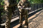 Силовики у центрі Києва, попереджають про обмеження: що шукають і кого перевіряють