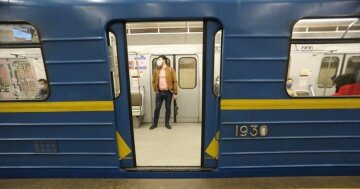 Полиция будет врываться в вагоны метро, жалобы не помогут: какое наказание ждет киевлян