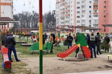 На Одещині підліток відкрив вогонь по однолітках на дитячому майданчику, фото: "зброю купив через Інтернет"