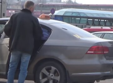 Одесский таксист  высадил клиентку посреди поездки: "испугался вести..."