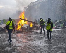 Як протести у Франції позначилися на росіянах: Розбирають бруківку, всі палять