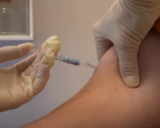 Українцям розповіли, що їх чекає після вакцинації від вірусу: "Через 6-9 місяців..."