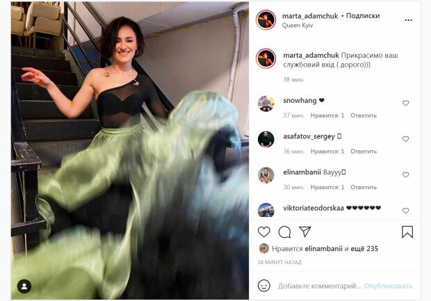 Брюнетка из