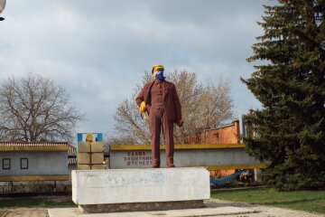 памятник Ленину в Станице Луганской