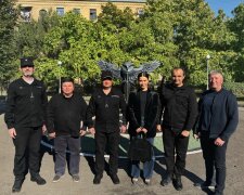 На Подолі встановили пам’ятний знак Департаменту активних дій ГУР МОУ: символ розвідки з’явився у сквері на Щекавицькій