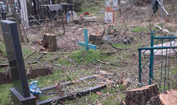"Где покой наших родных?": неизвестные устроили "шабаш" на кладбище в Днепре, кадры последствий