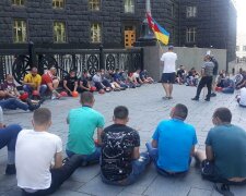 Гірняки держшахт почали мітингувати в Києві