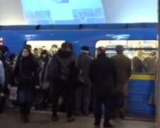 В новогоднюю ночь киевское метро будет работать дольше, но часть станций готовят к закрытию: детали