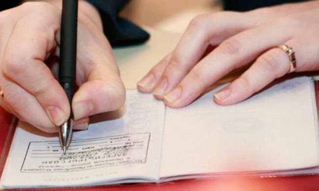 Українцям озвучили нові штрафи за порушення закону «про прописку»: подробиці