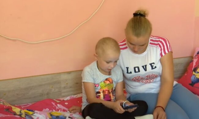 Самотня багатодітна українка благає про порятунок восьмирічної дочки: "Я б серце віддала"