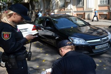 У центрі Одеси побили поліцейських, подробиці: "поки складали протокол..."