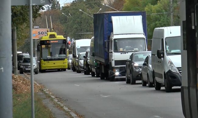 Ограничение движения транспорта в Харькове