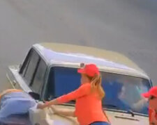 Під Харковом збили медсестру ЗСУ разом з дитиною, фото: прямо на зебрі
