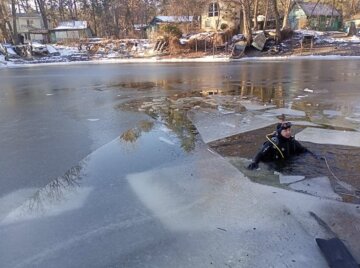 Діти провалилися під воду у Черкасах: "Гуляли разом із собакою та вийшли на крихкий лід"