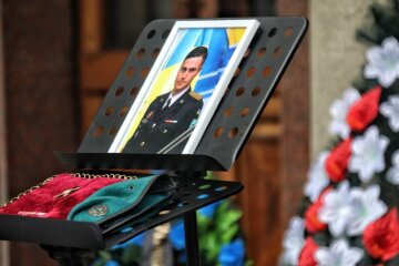 В Одесі провели в останню путь легендарного командира морської піхоти: кадри прощання з Героєм