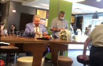 Поплавского "засекли" в одном из киевских фастфудов, видео: "решил спародировать Зеленского"