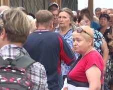 Бойовики почали масову облаву на жителів Донбасу: "500 доларів штрафу за..."