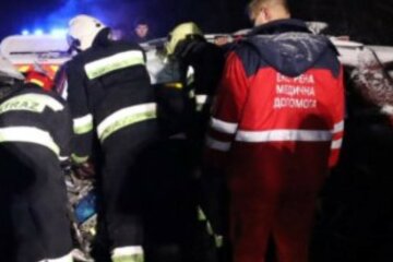 "Машина не гальмує": моторошна ДТП сталася з бензовозом в Харківській області, кадри
