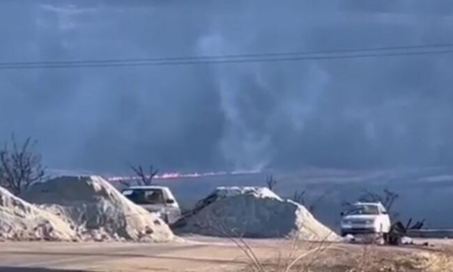 Оккупанты обстреляли колонну беженцев из Мариуполя: что известно о пострадавших